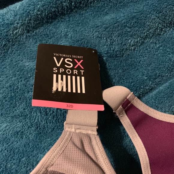 Incredible by Victoria's Secret VSX Sport Bra 32D - Picture 3 of 7